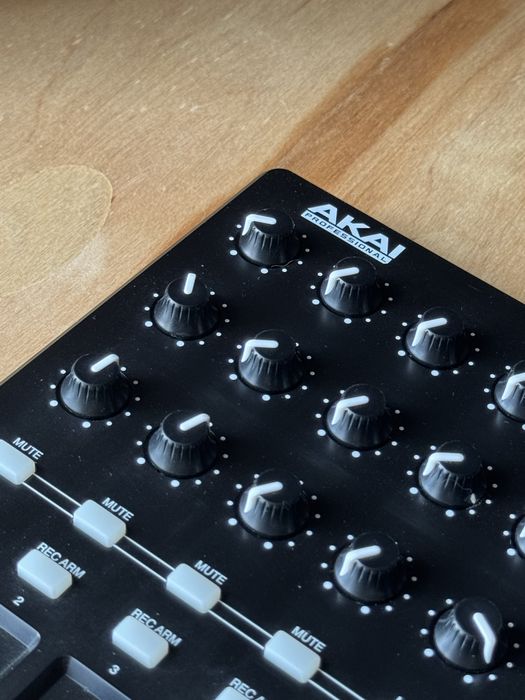 Akai Midimix kontroler midi mikser ableton