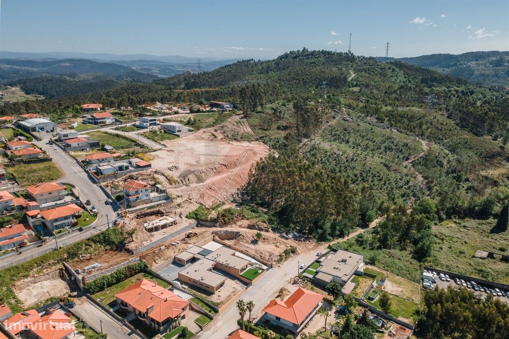 Terreno com Projeto Aprovado – Excelente Oportunidade !