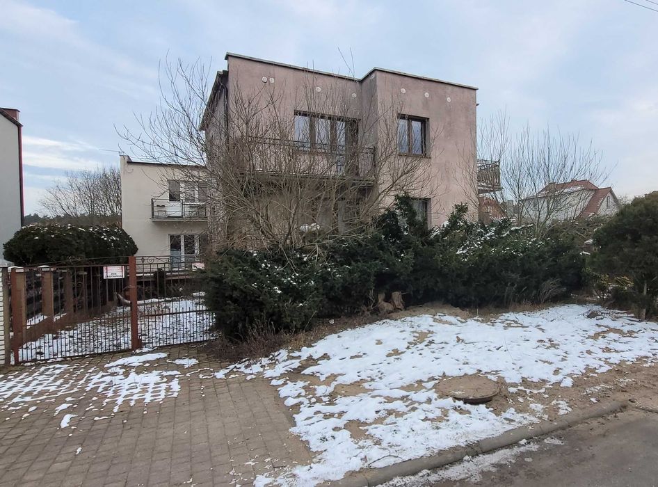 Syndyk  sprzeda  nieruchomości zabudowaną dwoma budynkami mieszkalnymi