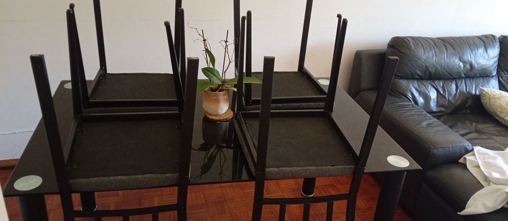 Conjunto de mesa de vidro com 4 cadeiras