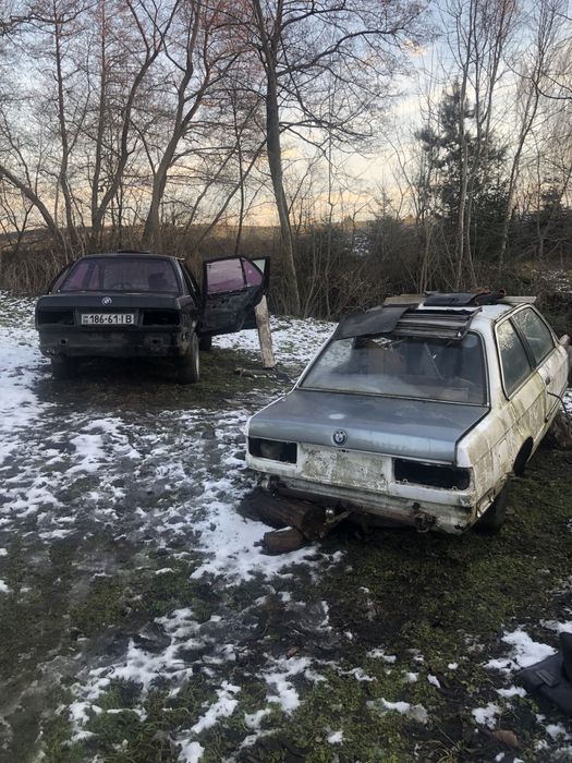 Bmw E30. Є багато запчастин