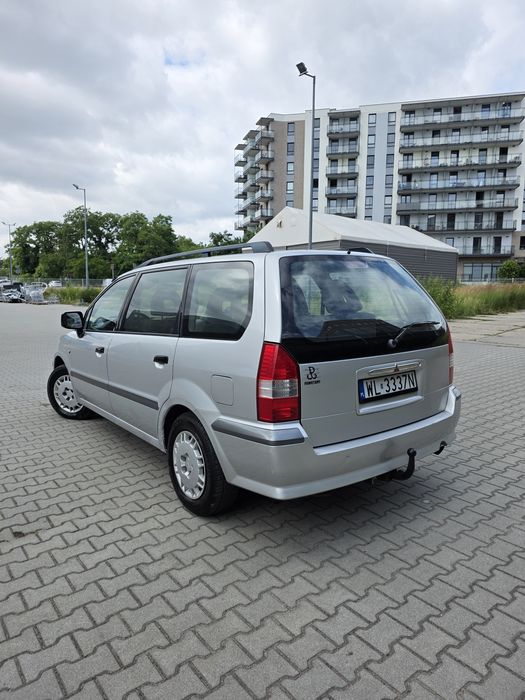 Mitsubishi Space Wagon 2004 photo 3