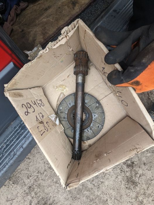 Вал ручніка МТЗ 82 МТЗ 892 д240  ЗАПЧАСТИНИ заднього моста МТЗ