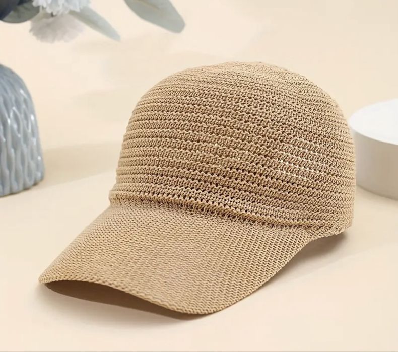 Вʼязана бейсболка кепка пісочного бежевого кольору