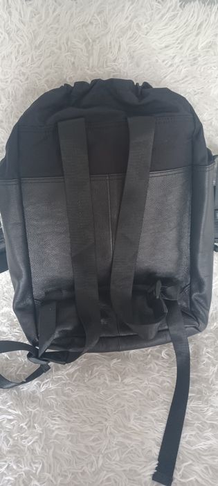 Czarny nowy plecak