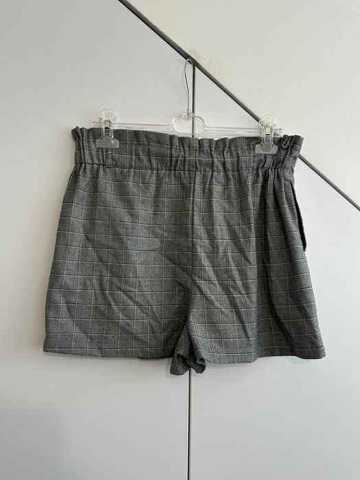 Stradivarius krótkie spodenki M w kratę