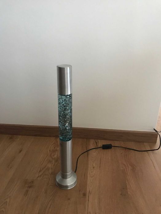 Candeeiro lava, com base em metal