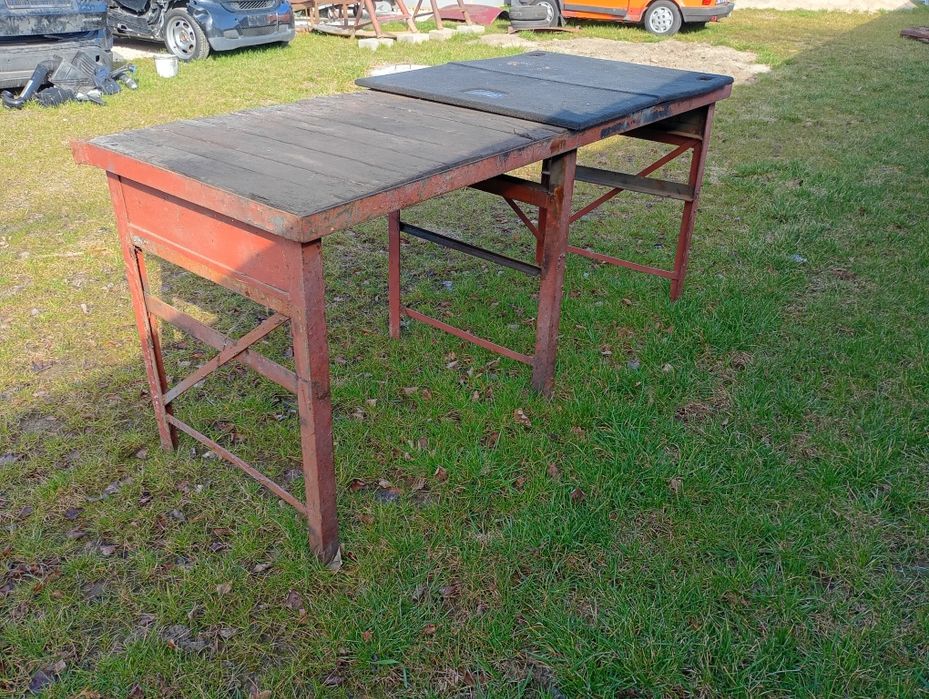 Stół warsztatowy falbanek