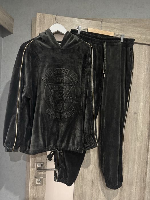 Жіночий спортивний прогулянковий костюм