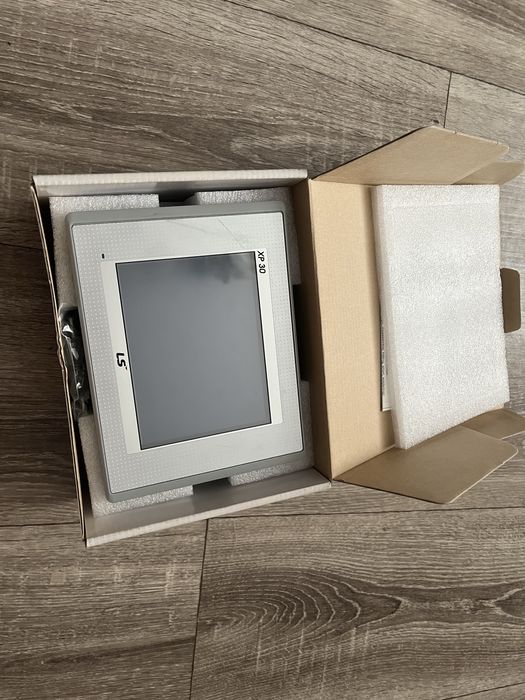 панель оператора HMI з сенсорним екраном LS Electric XP30-BTE-DC.