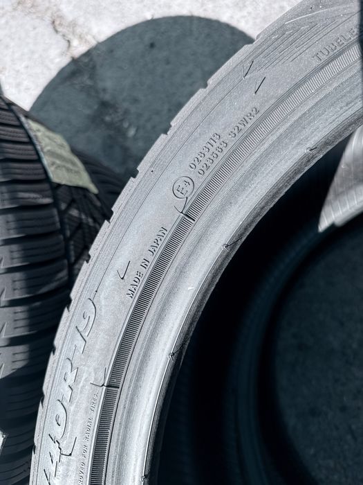 235 40 19 Toyo S954 95% Шини Зима