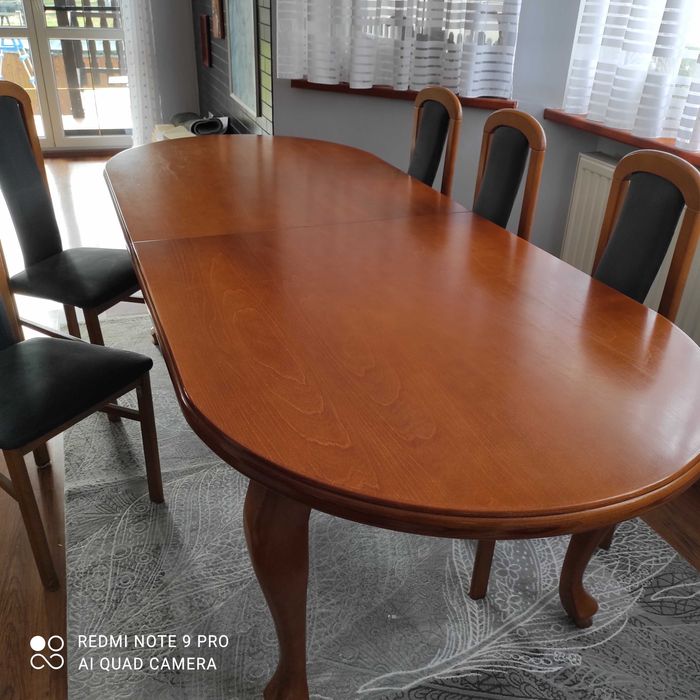 Stół plus 8 krzesel