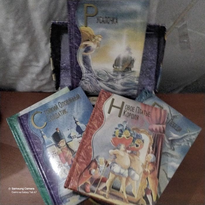 Продается очаровательное подаросное издание книг сериии Андерсона в на