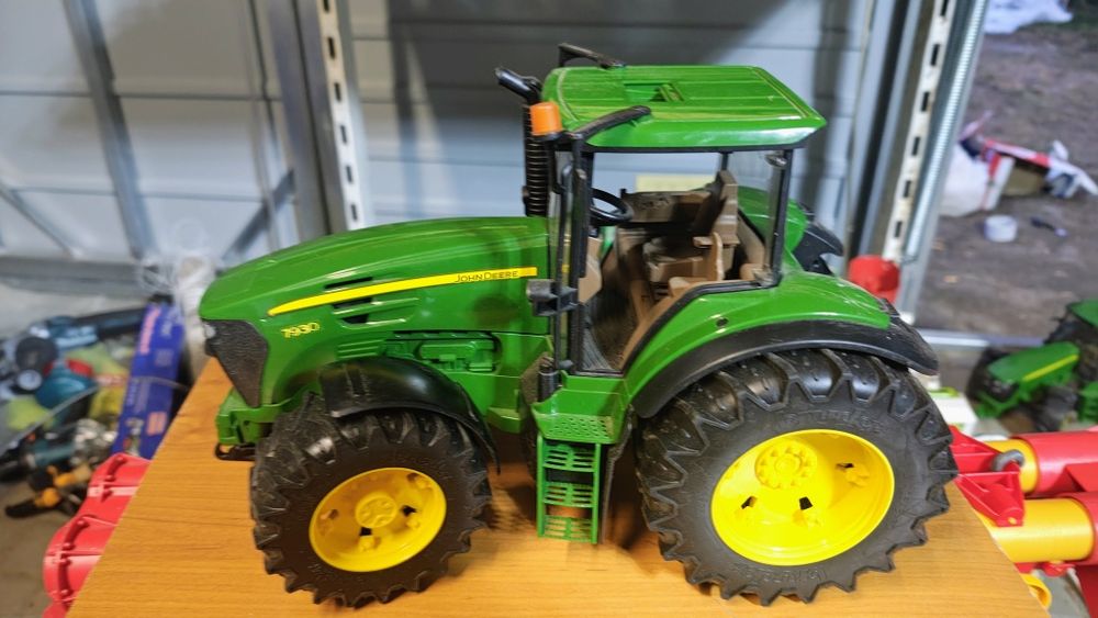 Bruder traktor john deere