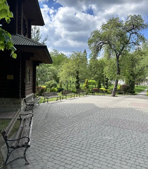 Продаж 3к квартири 72 кв. м на вул. Академіка Студинського