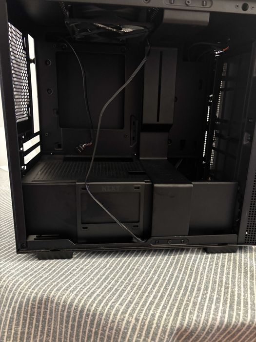 Caixa Mini-ITX NZXT H210