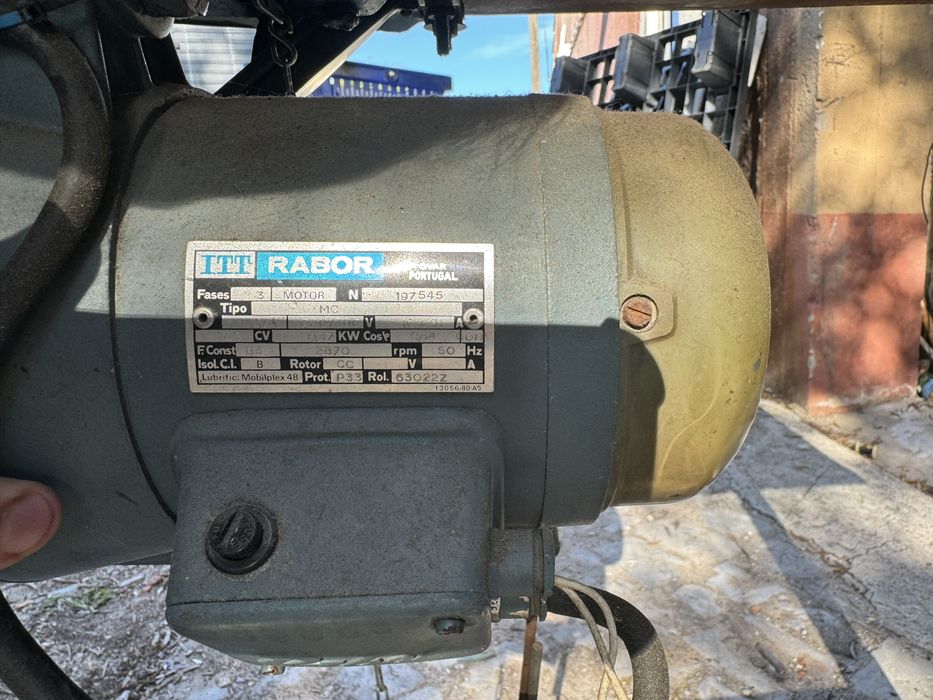 Maquina Costura Corte e Cose Rinaldi