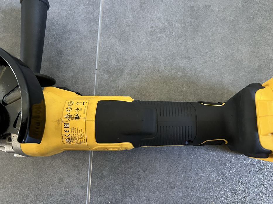 Безщіткова Акум. Болгарка Dewalt DCG 405 + АКБ 5.0