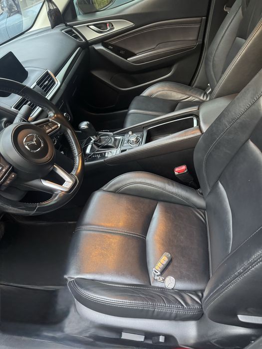 продам машину Mazda 3