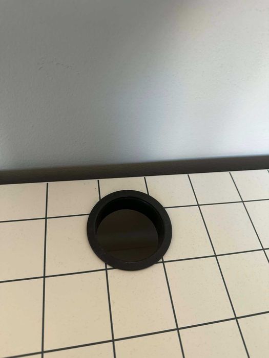 Biurko IKEA MICKE 105x50 białe – idealne do pracy i nauki