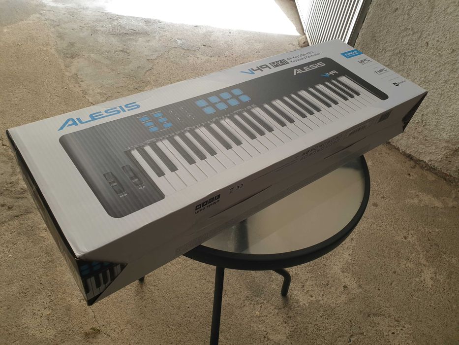 Alesis V49 MKll / M-VAVE TANK-G