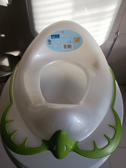 Redutor de sanita para criança