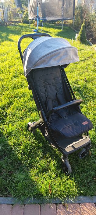 Прогулянковий візочок