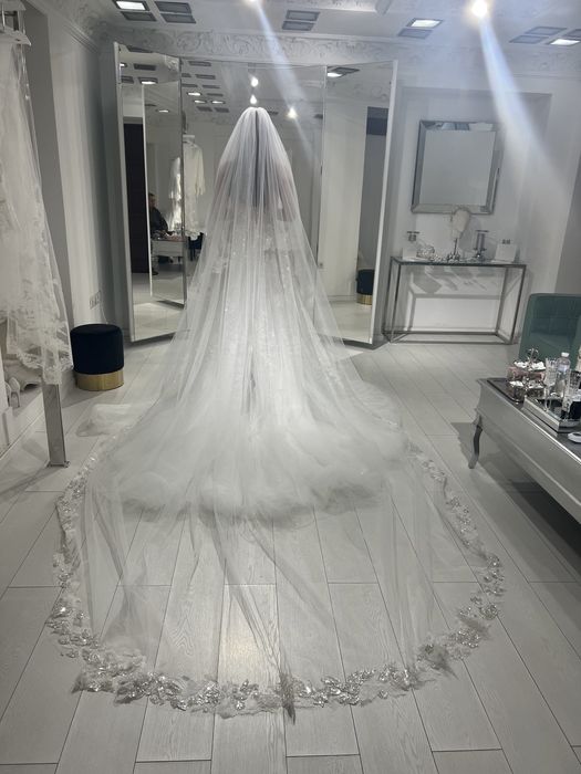 Весільна сукня бренду Adamaris