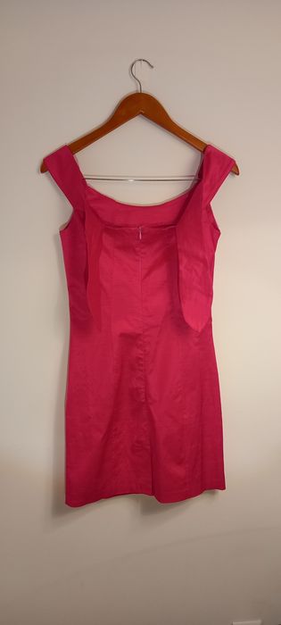 Vestido curto fúcsia, tam S, decote em barco, marca Rafthi