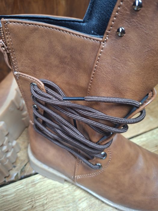 Nowe damskie botki 38