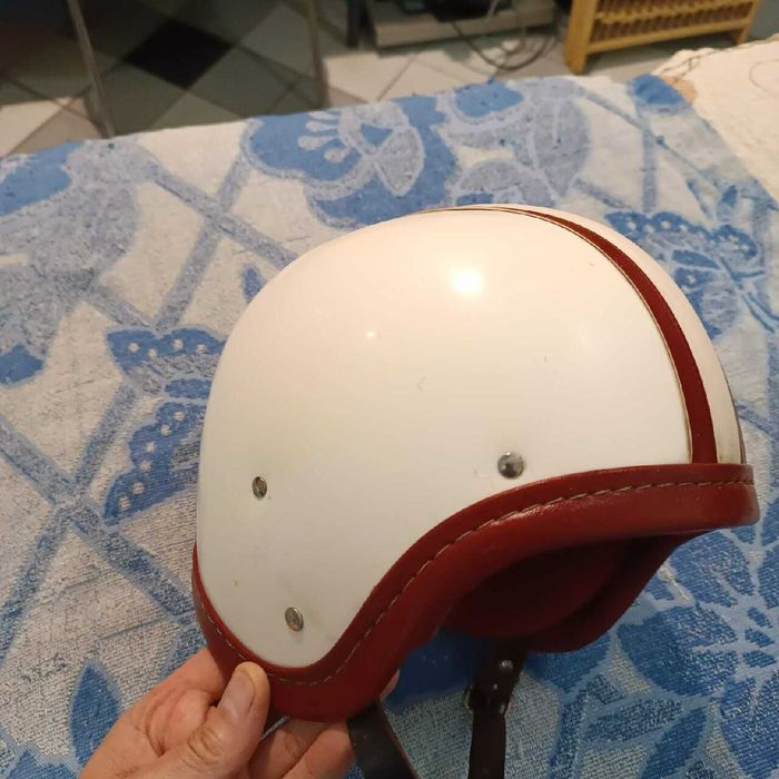 Kask Orzeszek z epoki PRL-u WSK, SHL, KOMAR