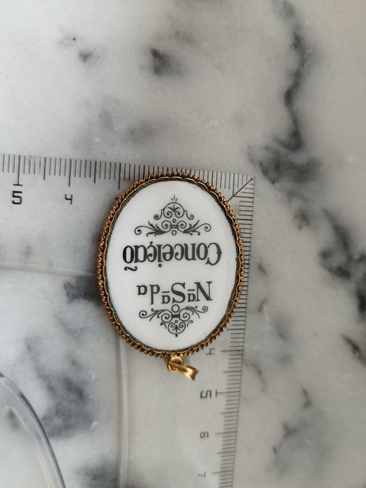 Medalha aro em ouro 19k e esmalte, de grandes dimensões