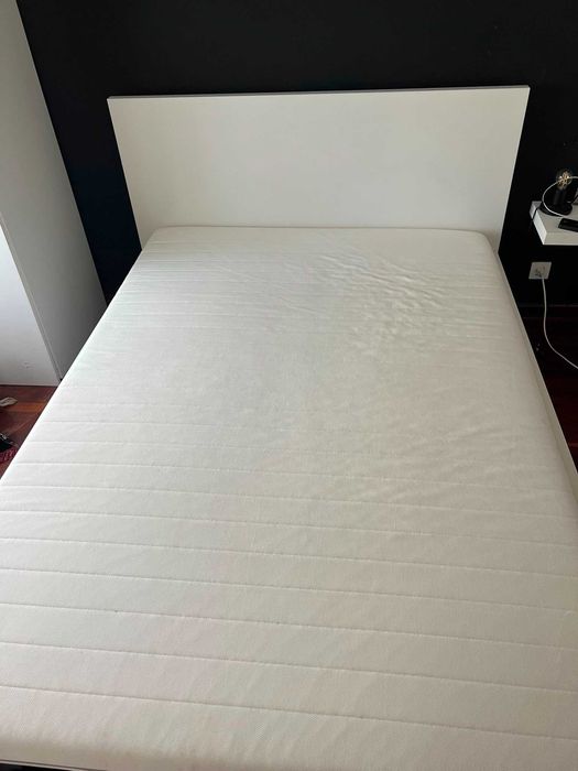 Cama Casal praticamente nova c/ colchão