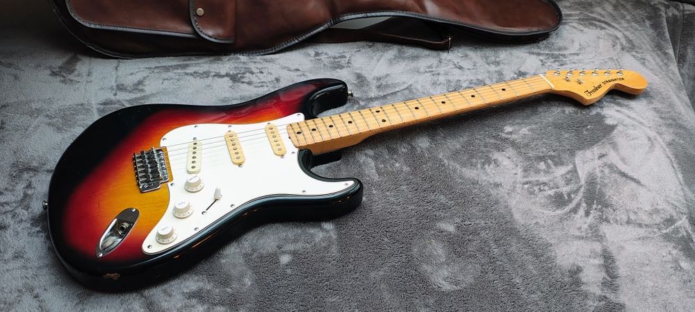 ギター Fender Stratocaster MIJ Fender Stratocaster MIJ Sunburst 1995 – Chicago Music Exchange