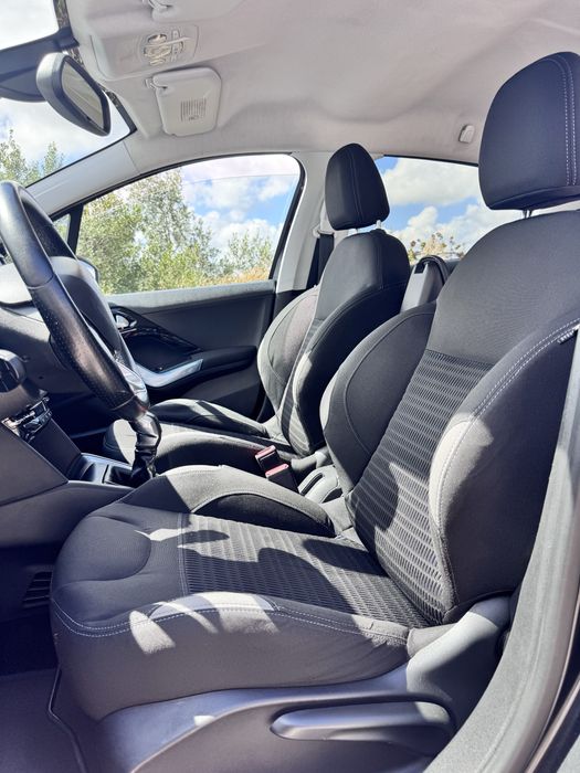 Peugeot 208 — fotografia 5