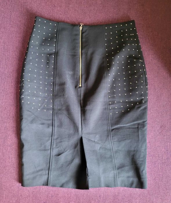 czarna ołówkowa spódnica