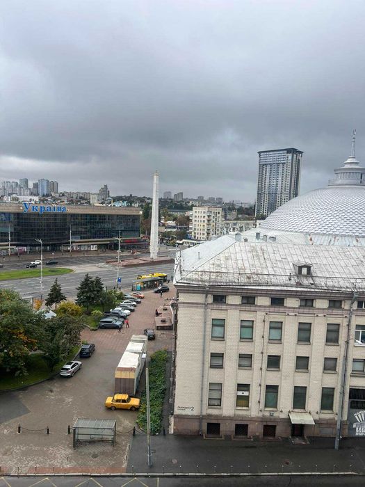 Продам 3к. квартиру бiля Цирку, вул. Дмитрiвська,2