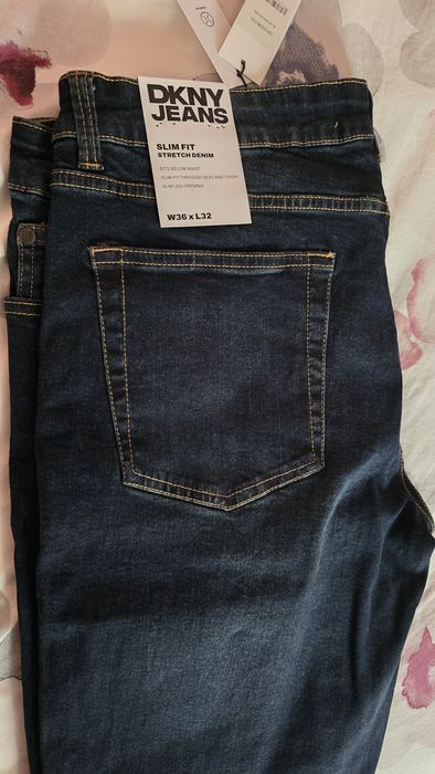 Spodnie jeans DKNY, rozciagajace sie. 36Wx32L. Nowe
