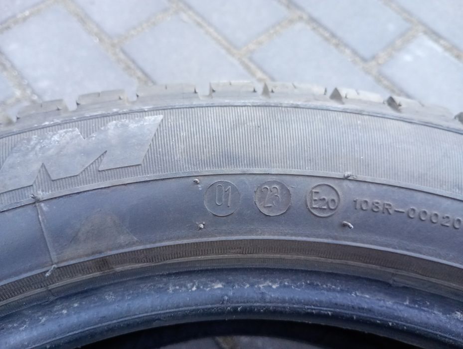 Opony 2 sztuki całoroczne bieżnikowane używane