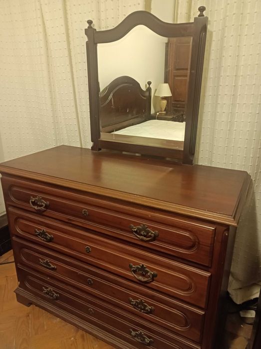 Mobília de quarto completa em madeira