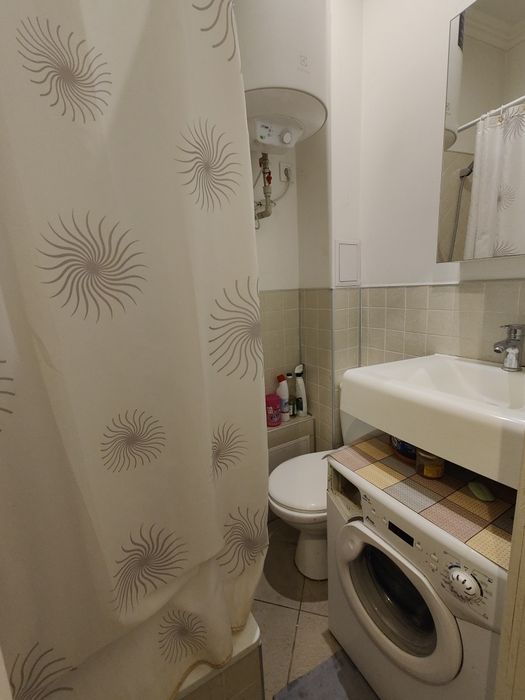 Продам 1 комнатная квартира метро Вокзальная (Южный Вокзал).Недорого!