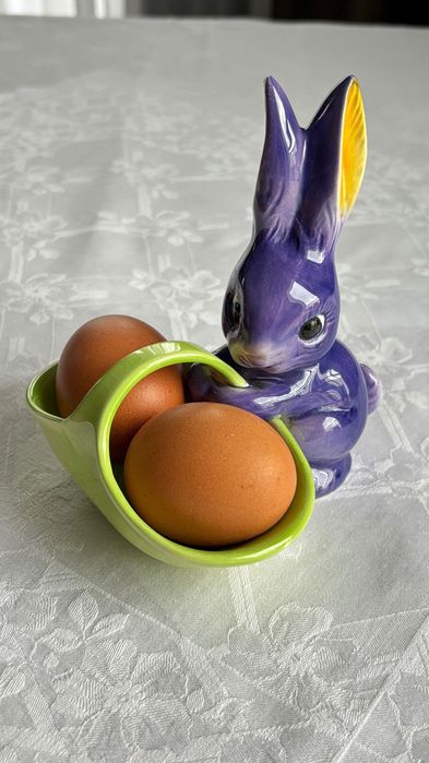 Figurka Goebel zając królik z koszykiem bunny