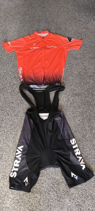 Bluza i spodenki rowerowe" Stravą"