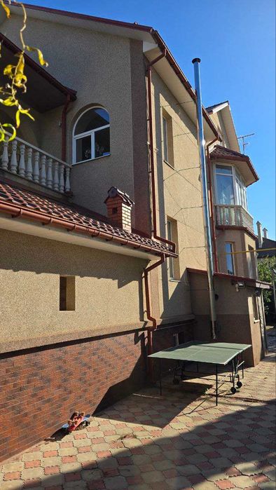 Продам шикарний будинок у Лісках 230кв.м