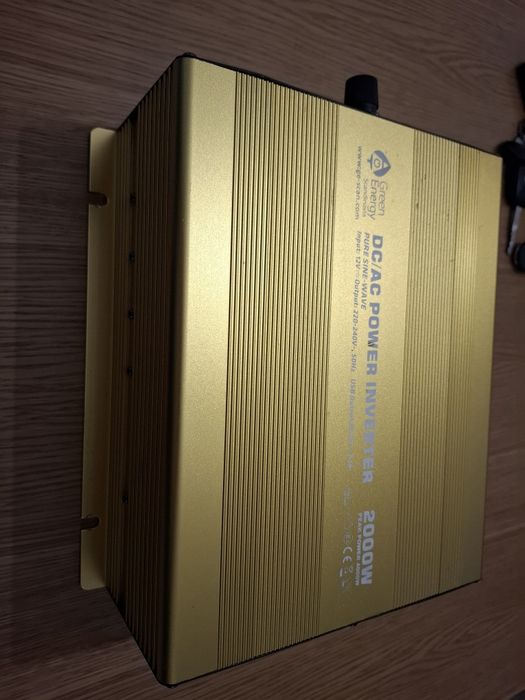 Przetwornica napiecia czysty sinus 2000Watt 12V/230

PRZETWORNICA NAPI