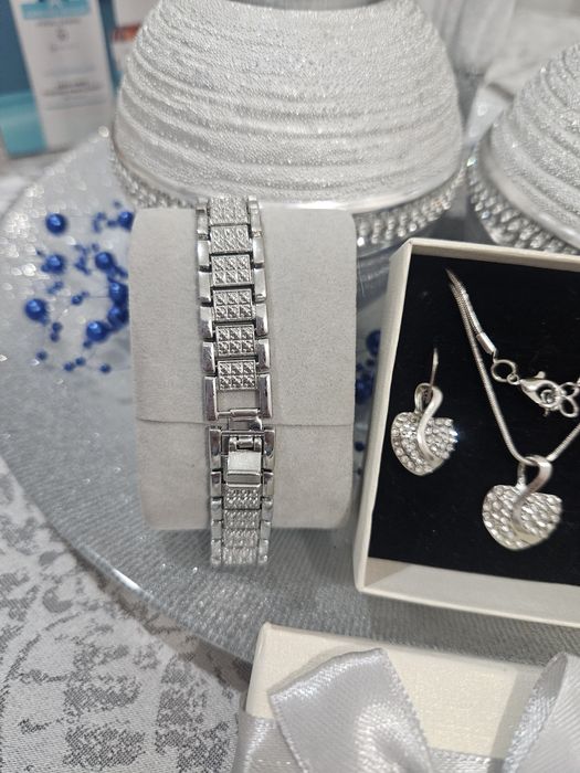 Nowe damskie zegarki I bransoletki