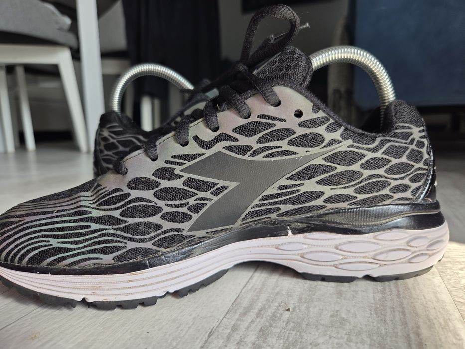 Diadora Mythos Blushield Fly 2