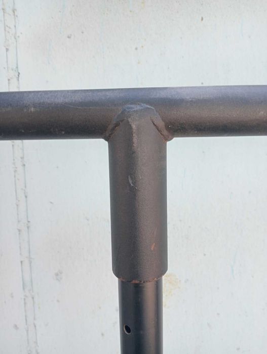 Т-подібне кріплення для світлових приладів