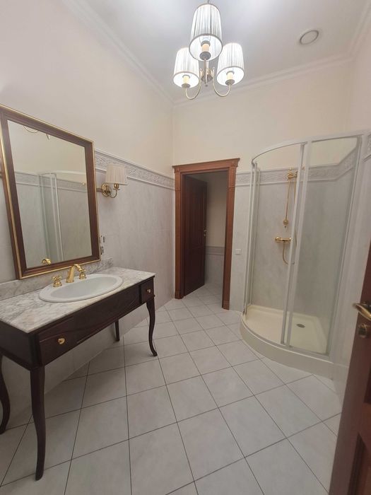 Офис с генератором в БЦ, шикарный офисный блок 340 м2. Подол