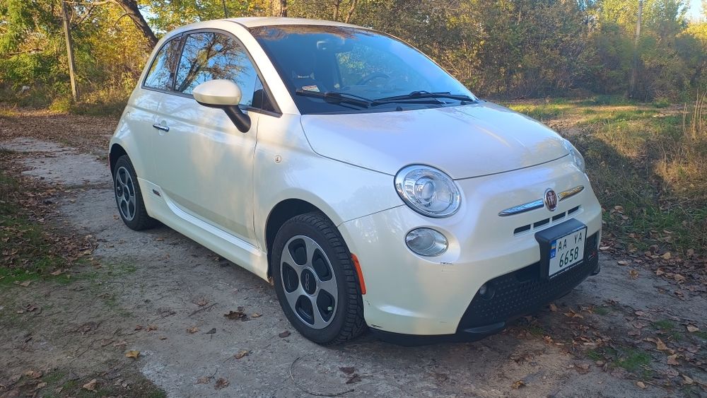 Автомобіль Fiat 500e